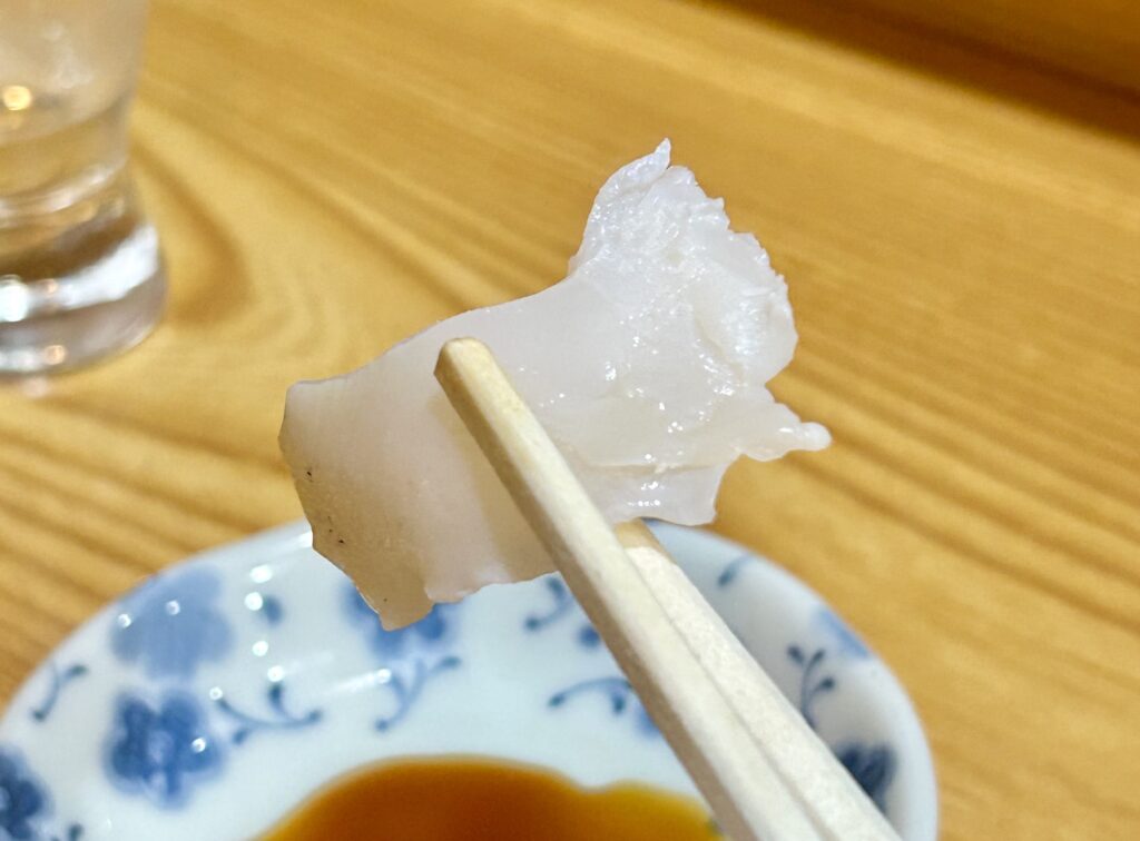 梅貝の刺身のアップ