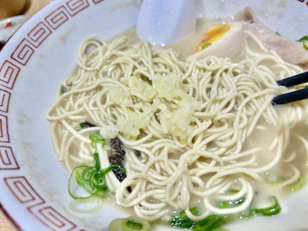 生搾りニンニクを入れている