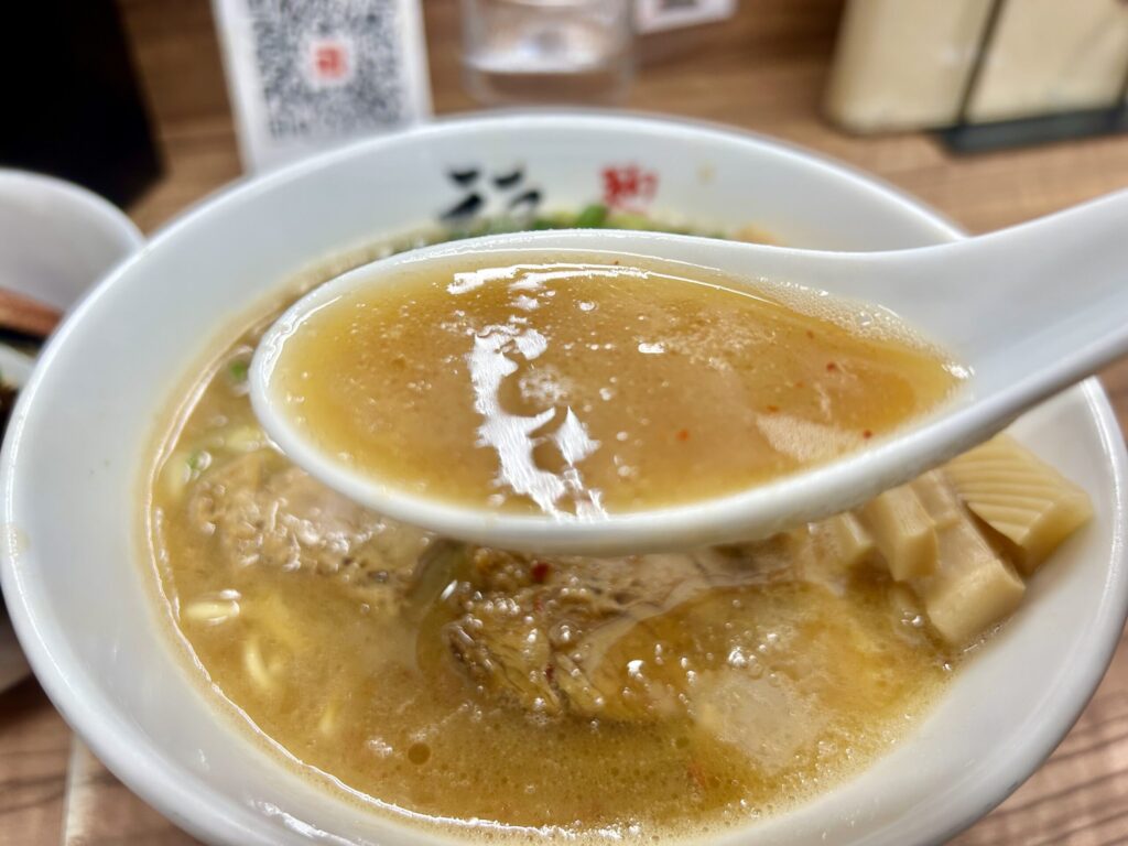 福座ラーメンのスープ