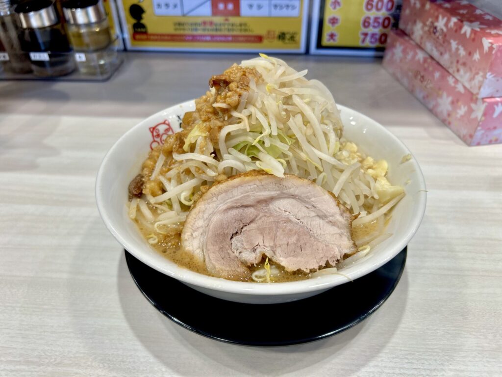 ラーメン中、野菜増し、チャーシュー１枚