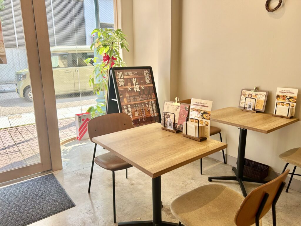 店内のおしゃれなテーブル