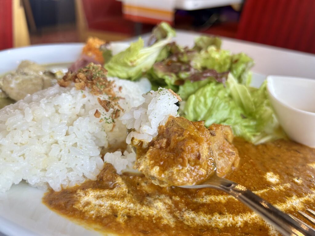 あい崖カレーの団長カレー側