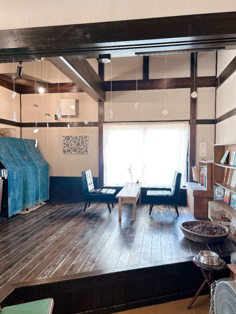 輪島市のHosi bosi coffeeの落ち着いた店内