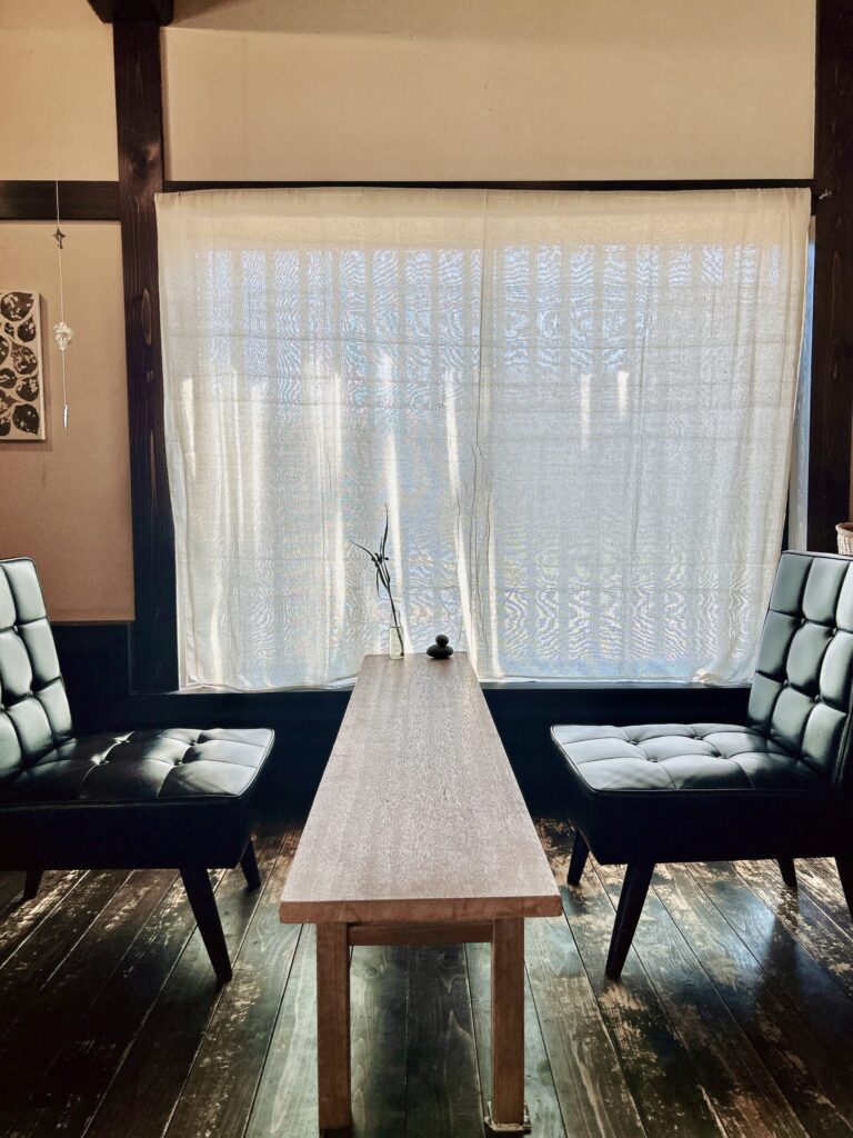 輪島市のHosi bosi coffeeの落ち着いた店内