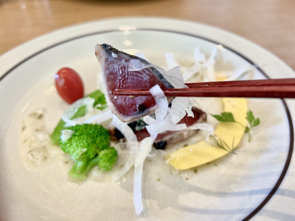 塩麹漬カツオのサラダ