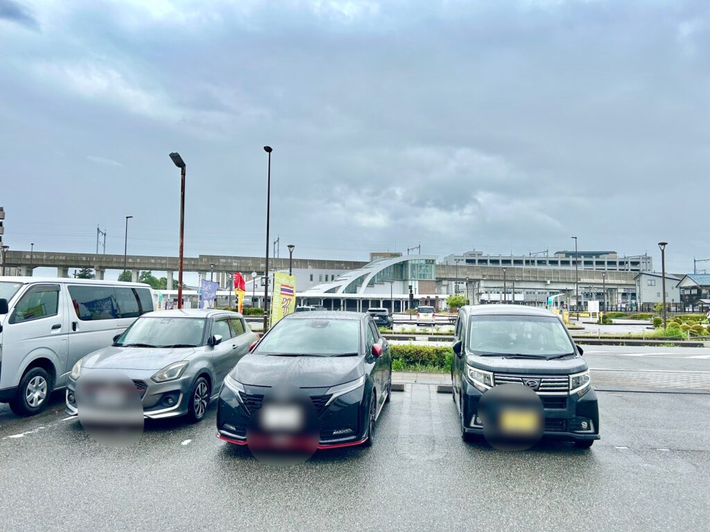 アルバ白山店の駐車場